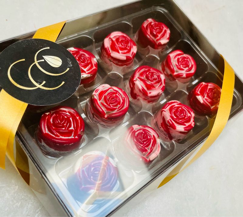 A Dozen Red Roses Selection Box