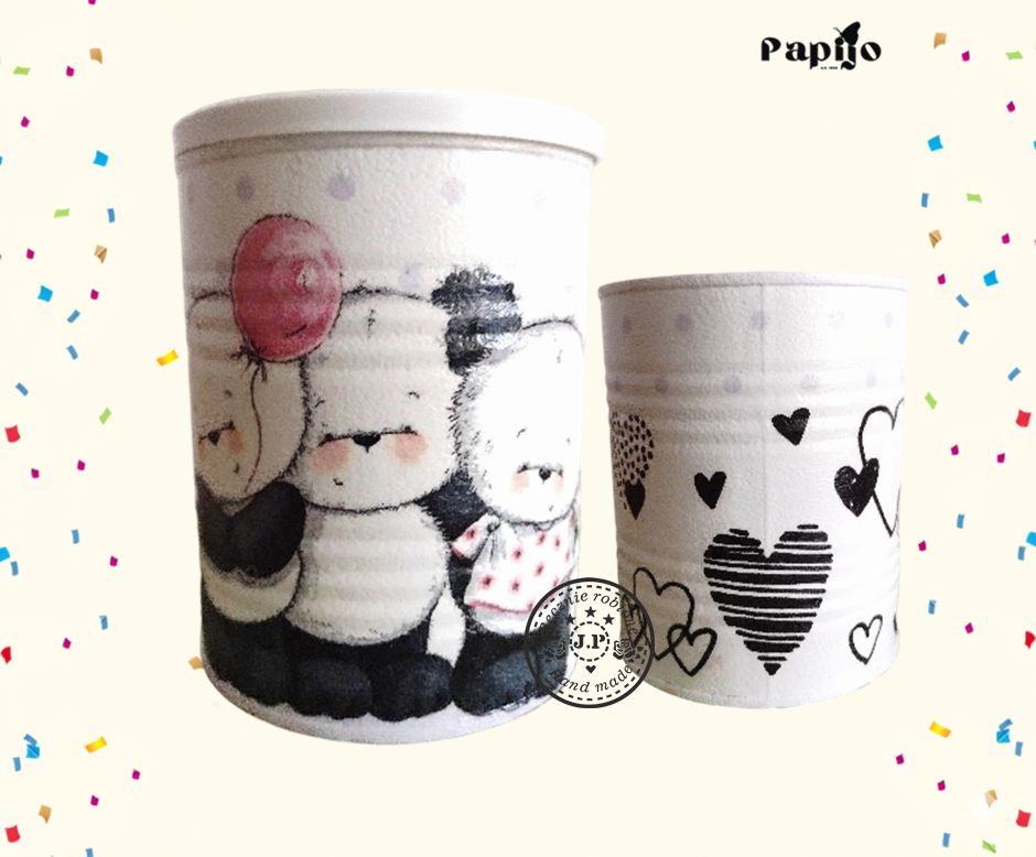 Metalowy pojemnik z Pandami