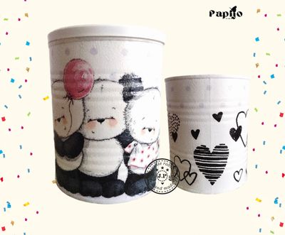 Metalowy pojemnik z Pandami