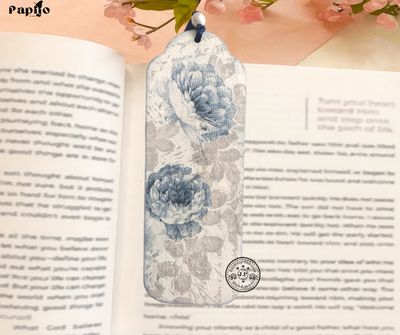 Zakładka do książki z niebieskimi różyczkami
