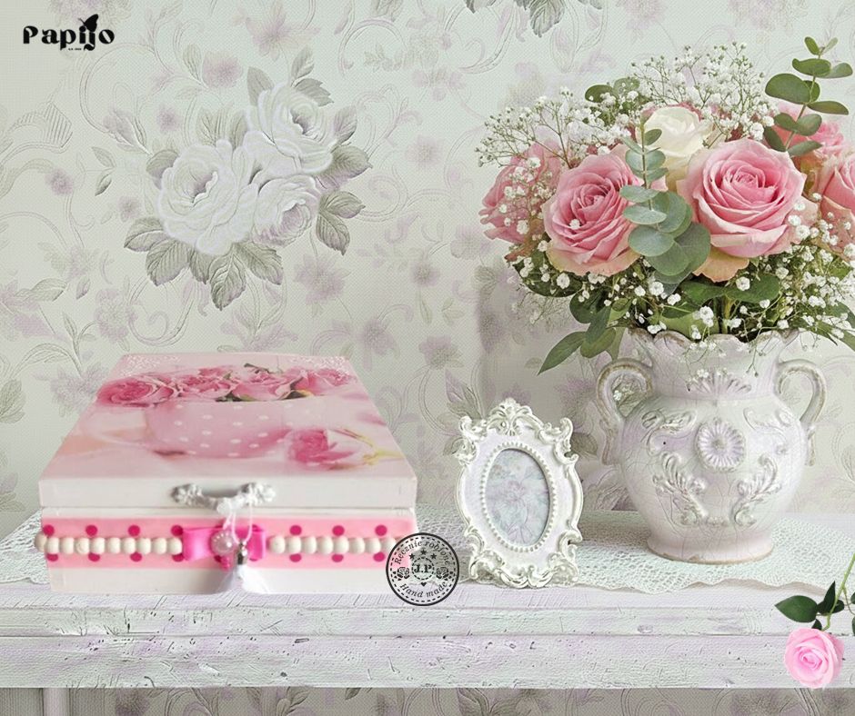 Szkatułka - filiżanka z różami