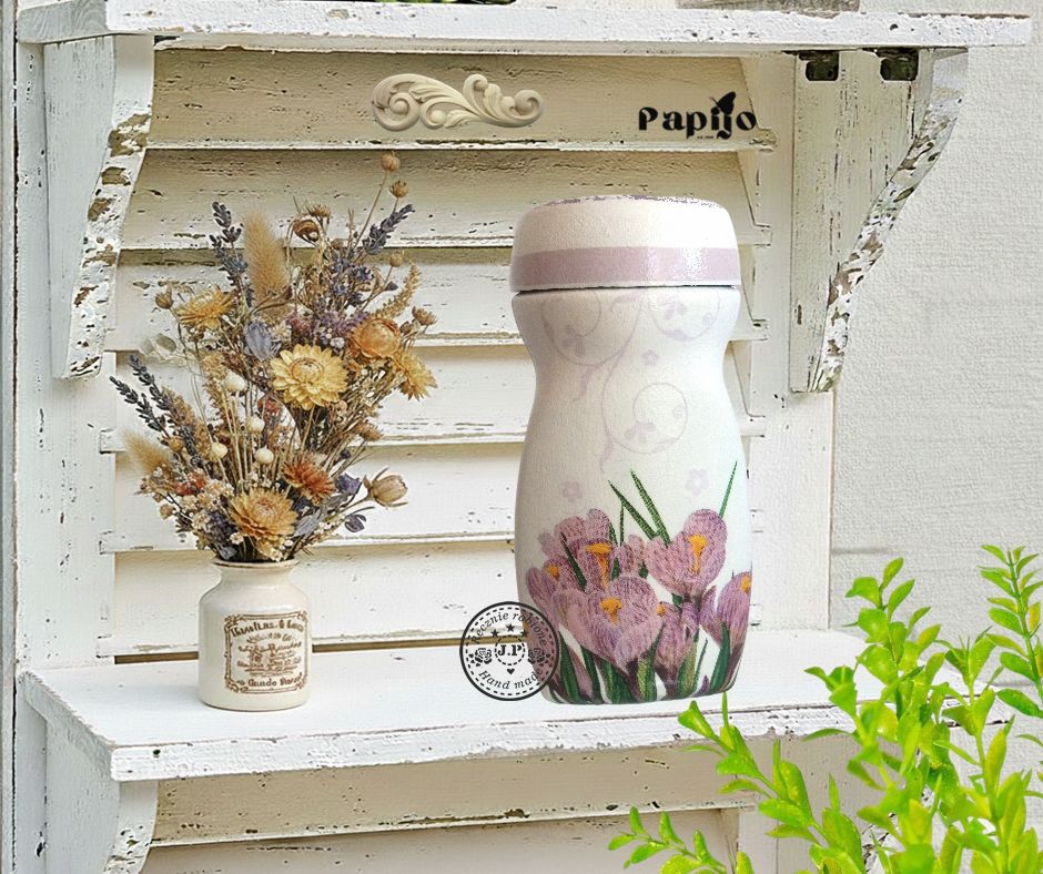 Ozdobny słoik z krokusami