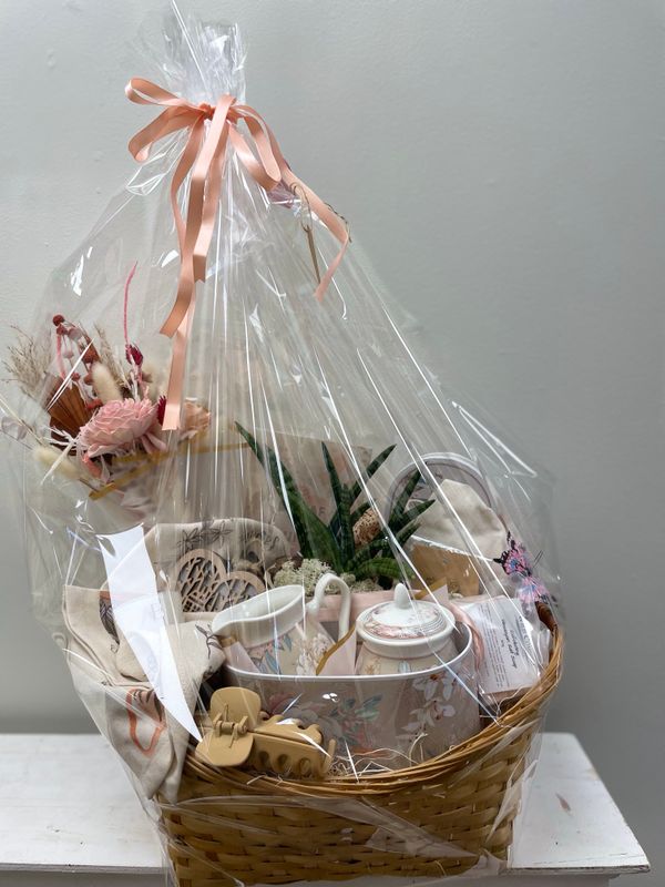 Sweet Moments Floral &amp; Gift Box