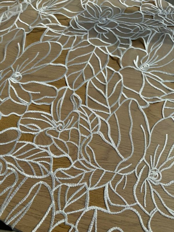Dantelă 3D cu broderie florală