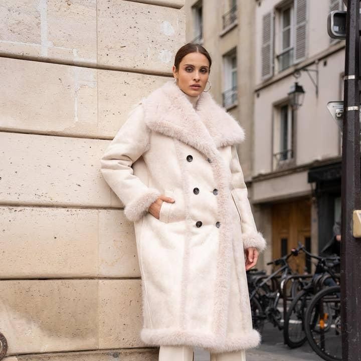 Manteau long en cuir synthétique et fourrure synthétique