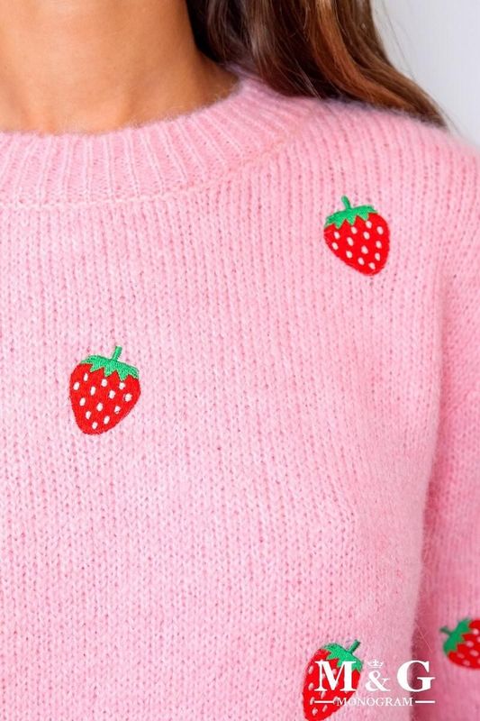 Pull avec fraises brodées