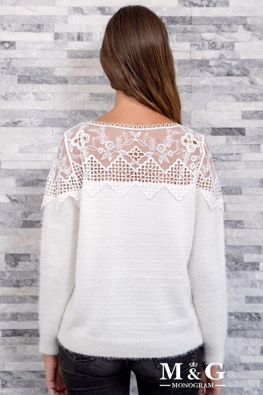 Pull avec dentelle