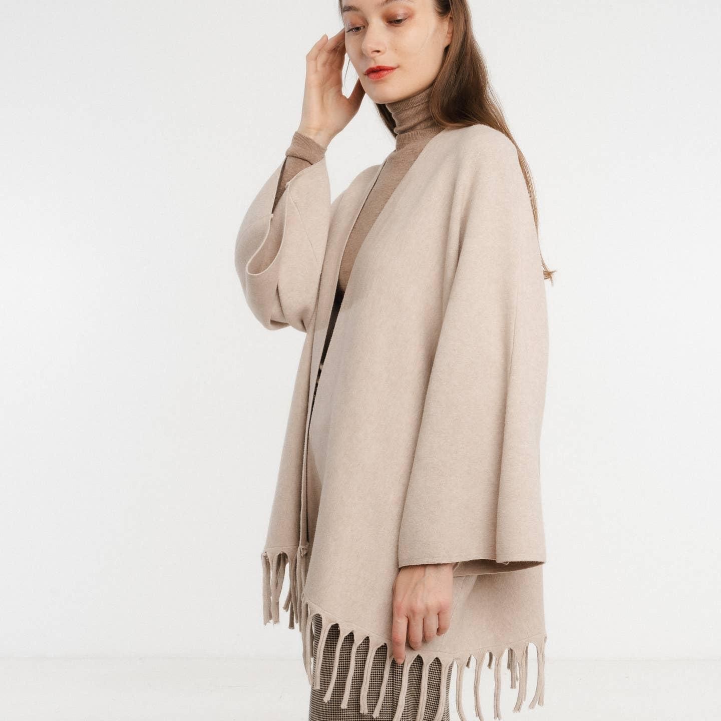 Veste poncho ouvert en maille avec franges