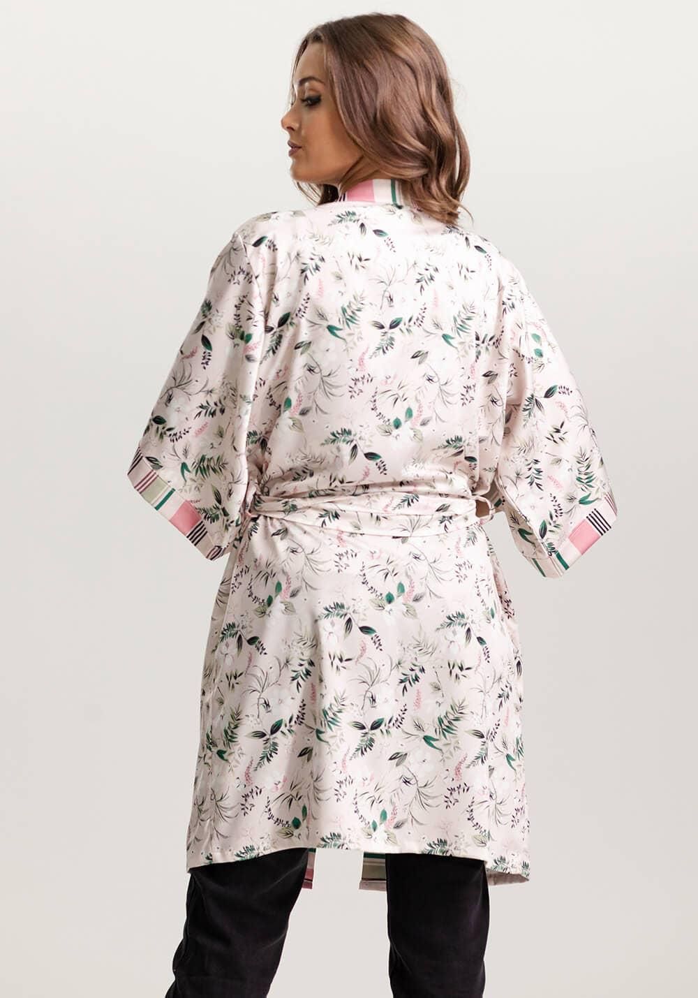 Kimono à fleurs roses