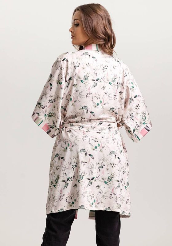 Kimono à fleurs roses