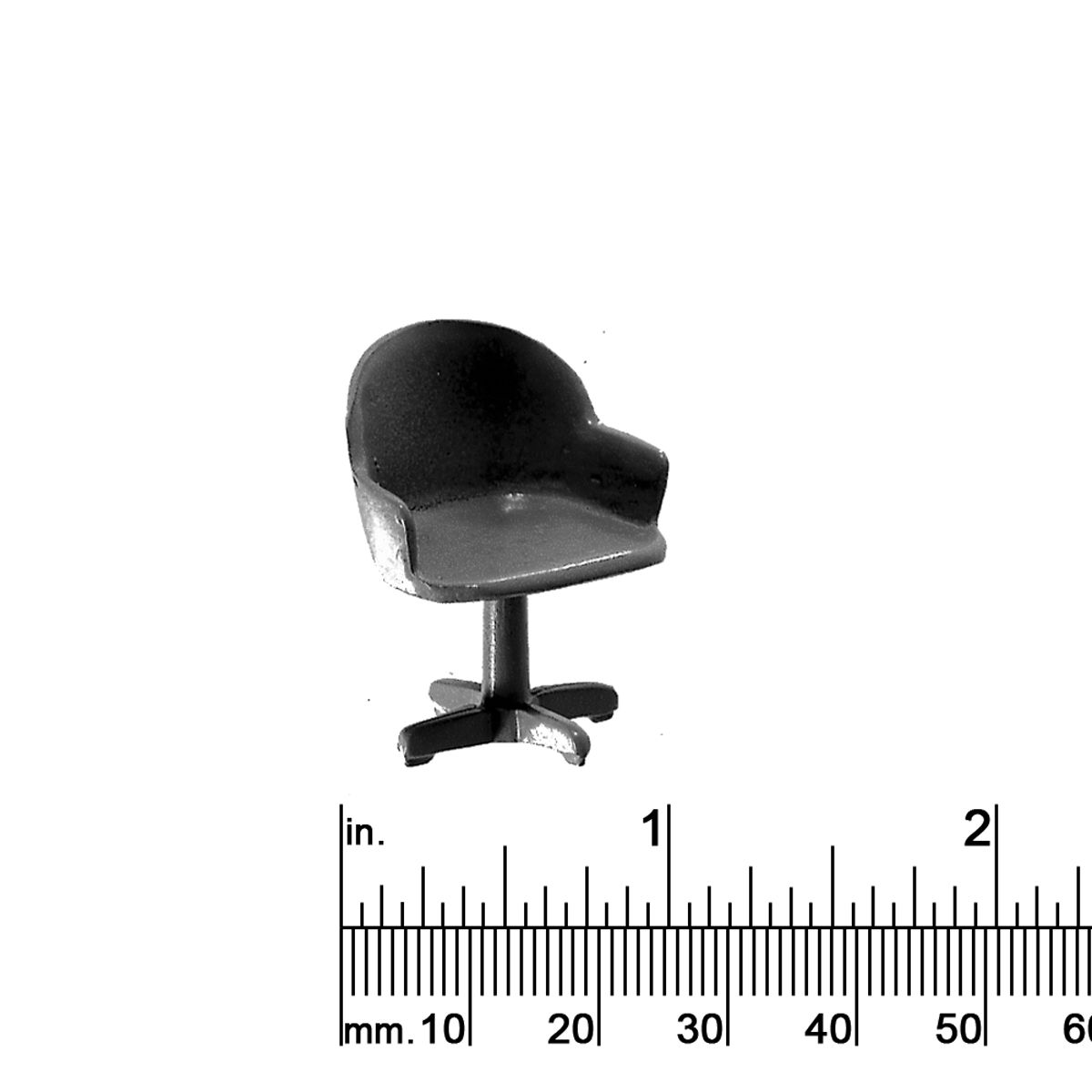 1/2&quot; SCALE CHAIR, ROUND, SWIVEL