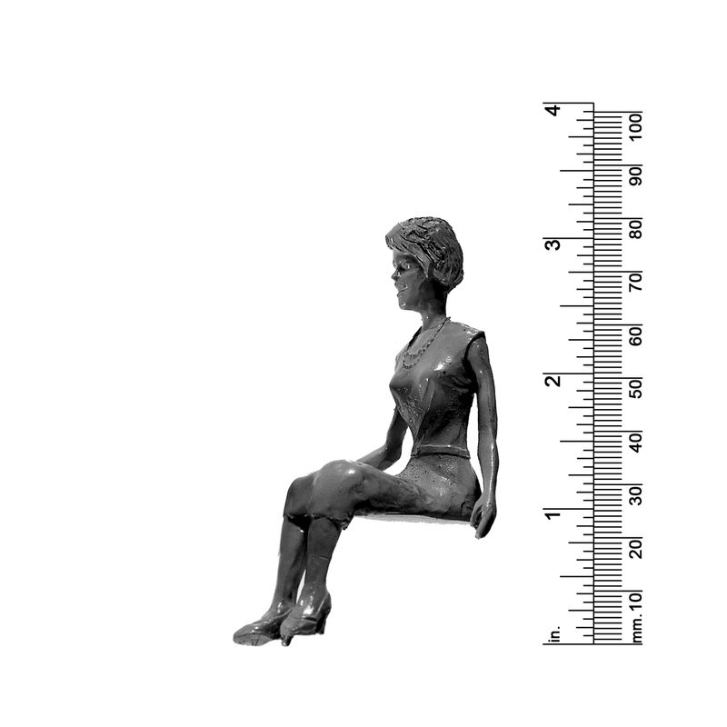 3/4&quot; SCALE FEMALE, SEATED