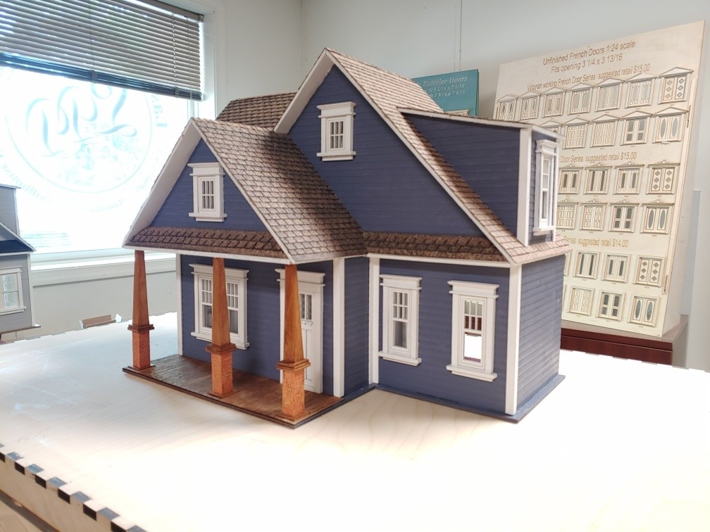 Clarkson Craftsman Cottage Dollhouse 1:24 scale