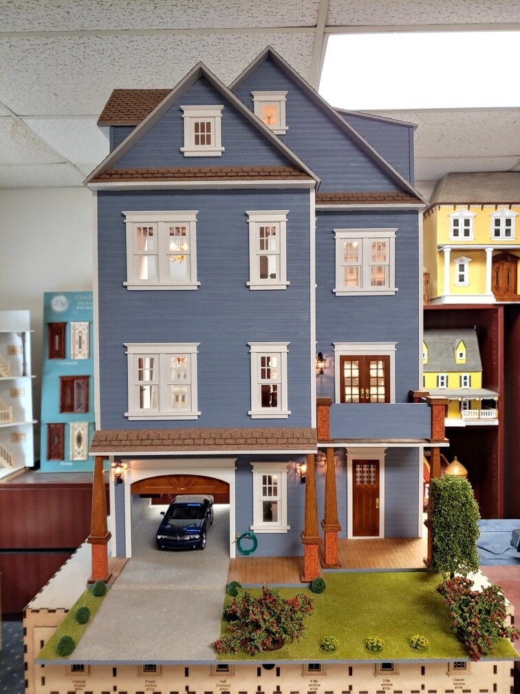 Clarkson Craftsman Mansion 1:12 Dollhouse