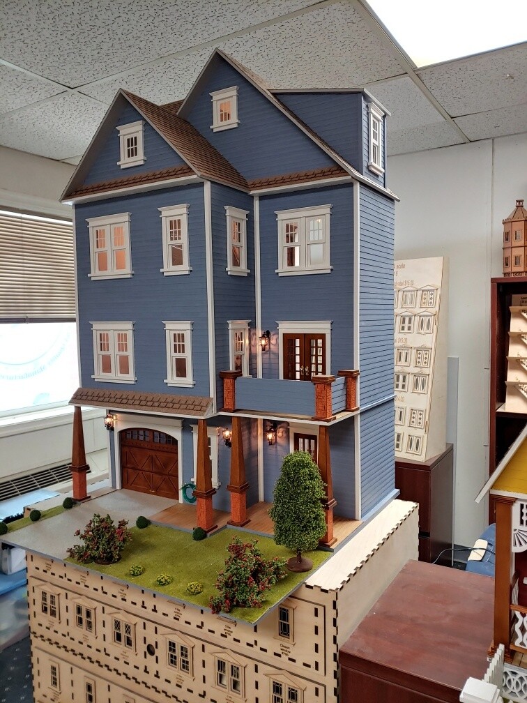 Clarkson Craftsman Mansion 1:12 Dollhouse