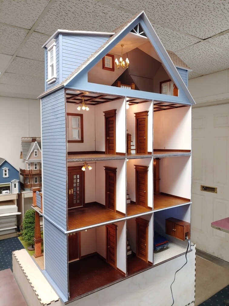 Clarkson Craftsman Mansion 1:12 Dollhouse