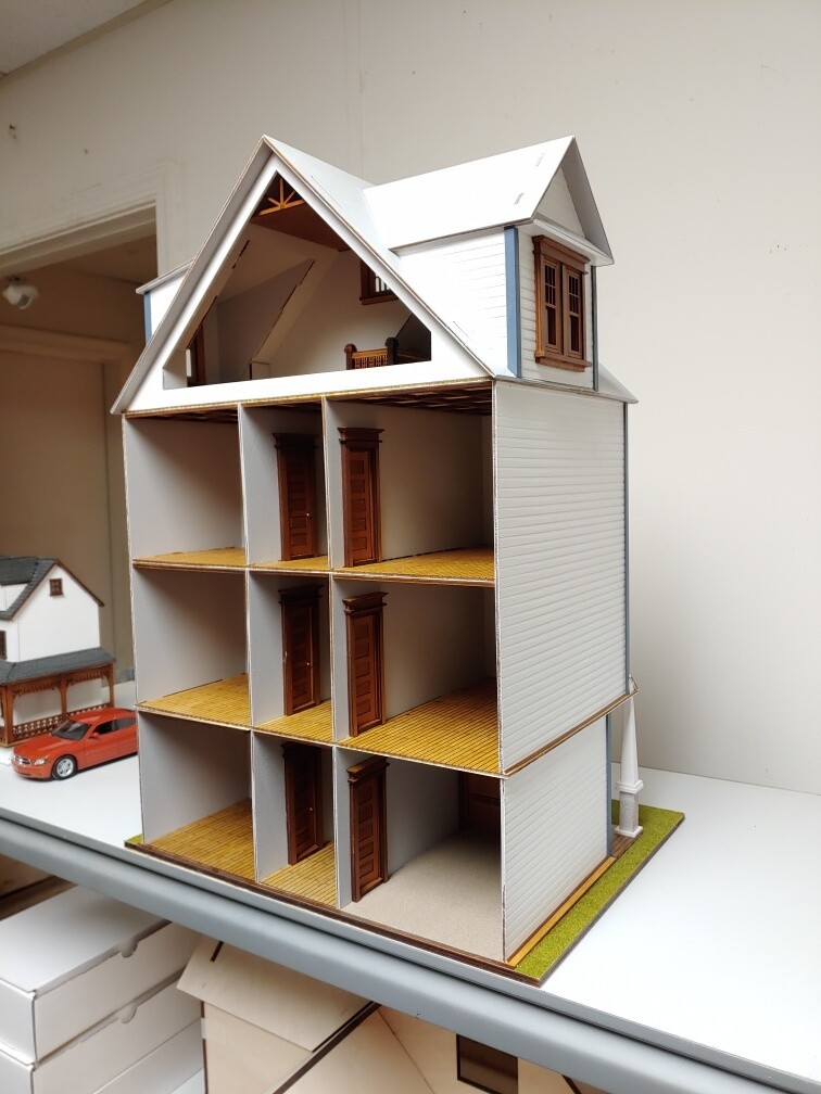 Clarkson Craftsman Mansion 1:24 Dollhouse