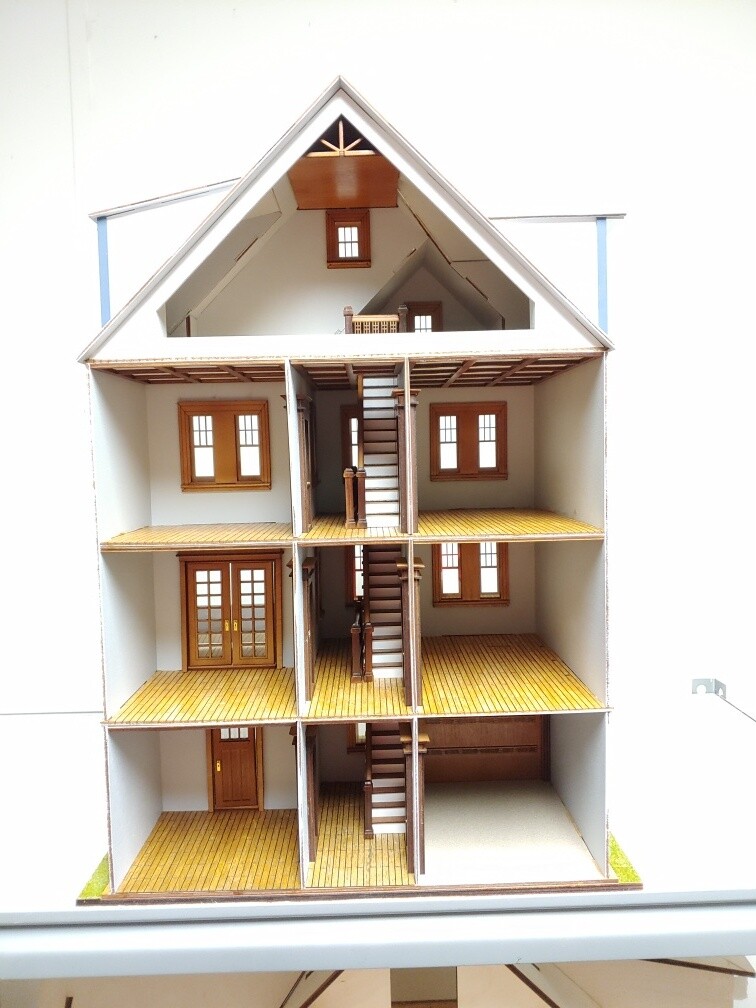 Clarkson Craftsman Mansion 1:24 Dollhouse