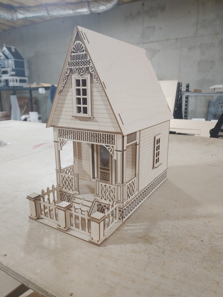 Railroad Victorian Little Ann Cottage 1:24 scale