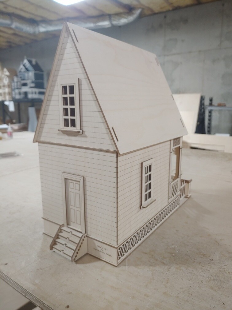 Railroad Victorian Little Ann Cottage 1:24 scale