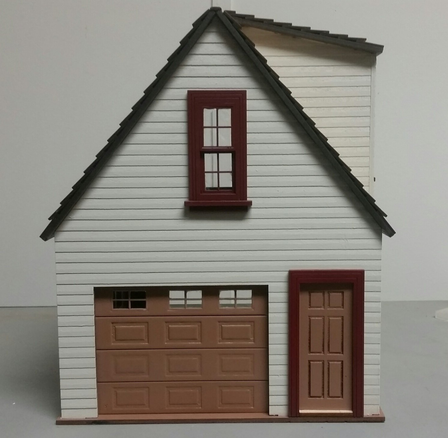 Lansdowne one Car garage/workshop 1:24 scale