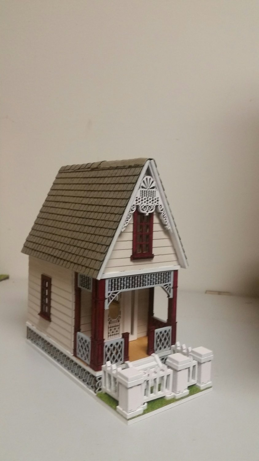 Little Ann 2 Victorian Cottage 1:48 Dollhouse (Milled siding / asphalt shingles)