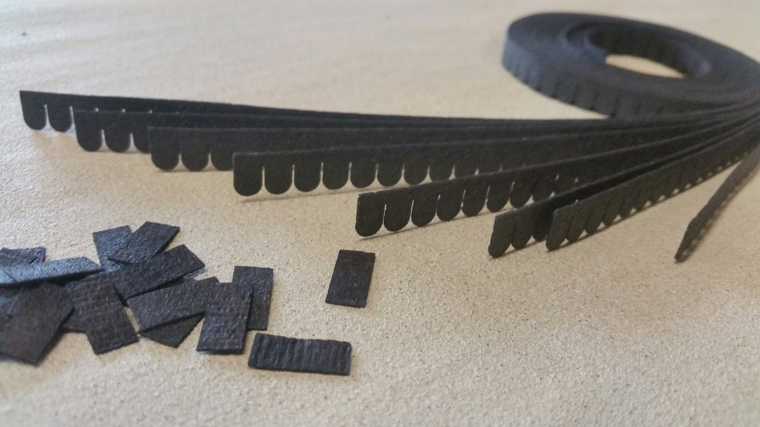Black asphalt fishscale shingles 1:48 scale
