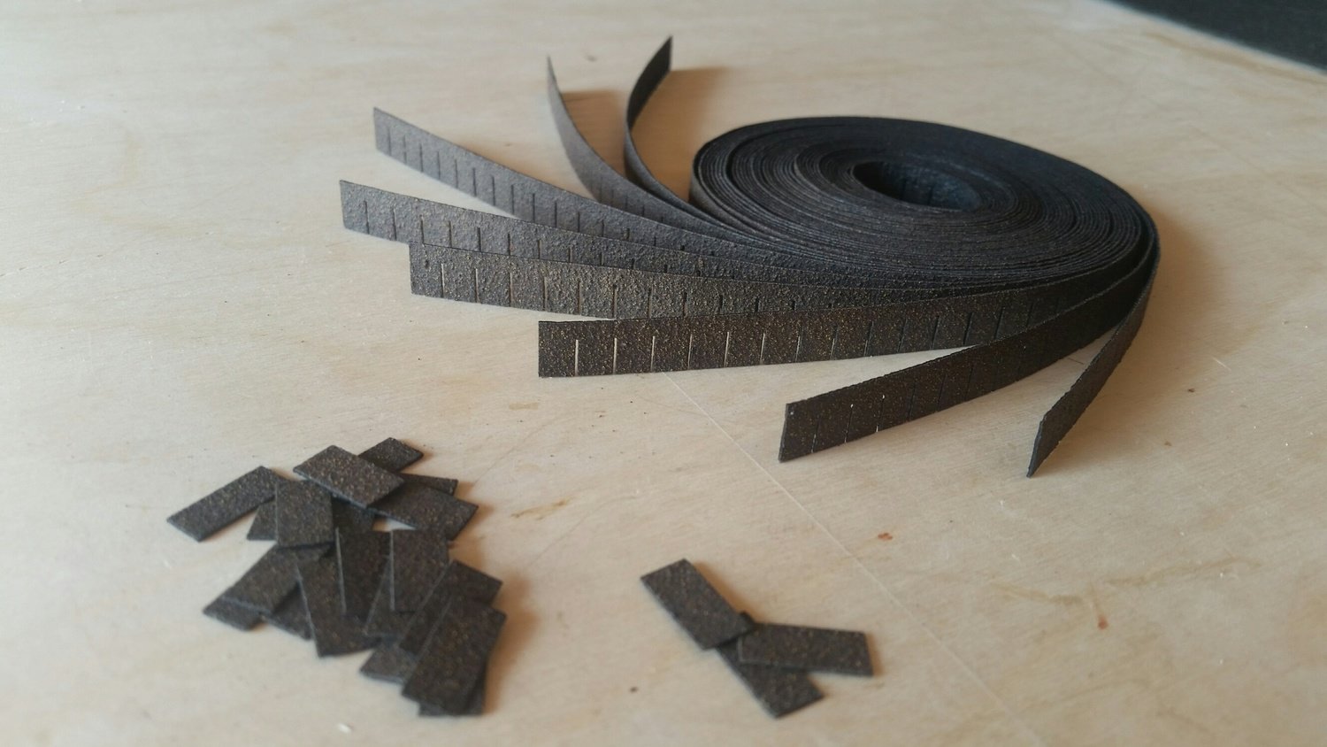 Brown asphalt square butt shingles 1:48 scale