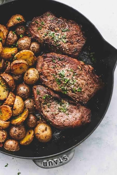 Petit Steak &amp; Potatoes