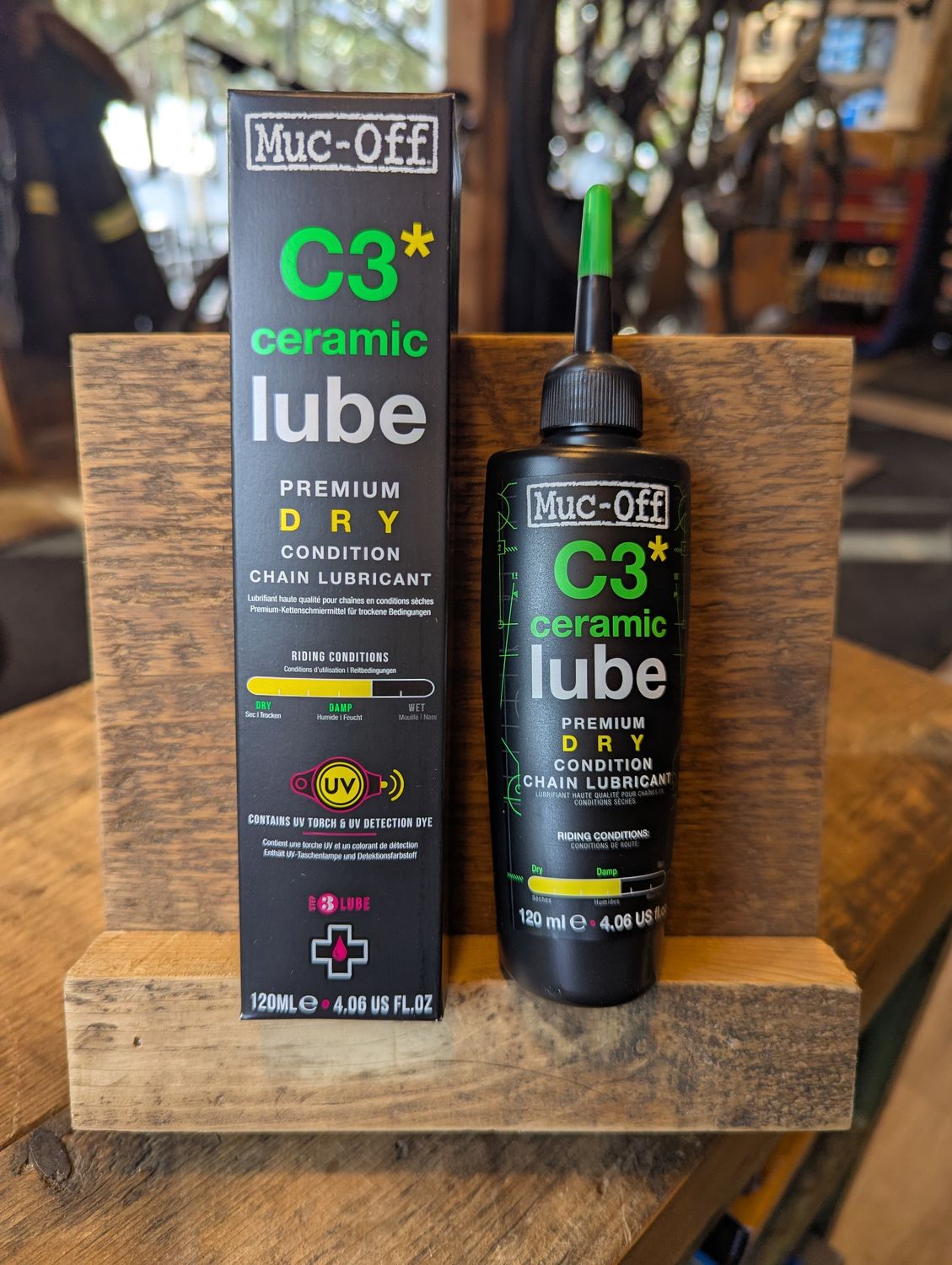 Muc-Off Ceramic Dry Lubricant, 120ml with UV Torch