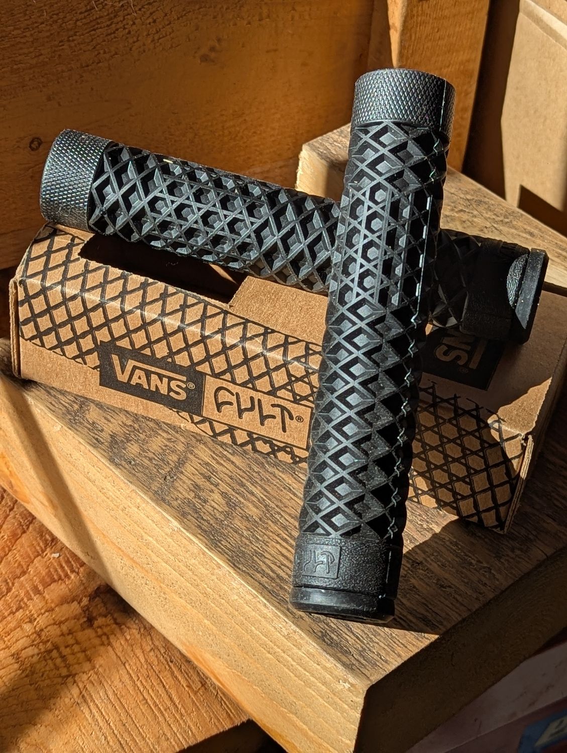 Grips ODI Cult X Vans Flangeless Grips 143mm paire noir