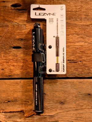 Pompe Lezyne Grip Drive HV ABS Flip Chuck 90PSI noir M 231mm