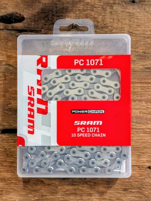 Chaîne SRAM PC1071 10v 114 mailles rivets creux