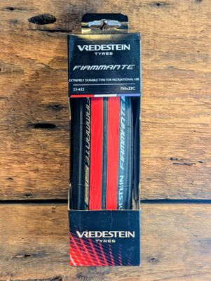 Pneu Vredestein Fiammante 700x23 pliable rouge &amp; noir