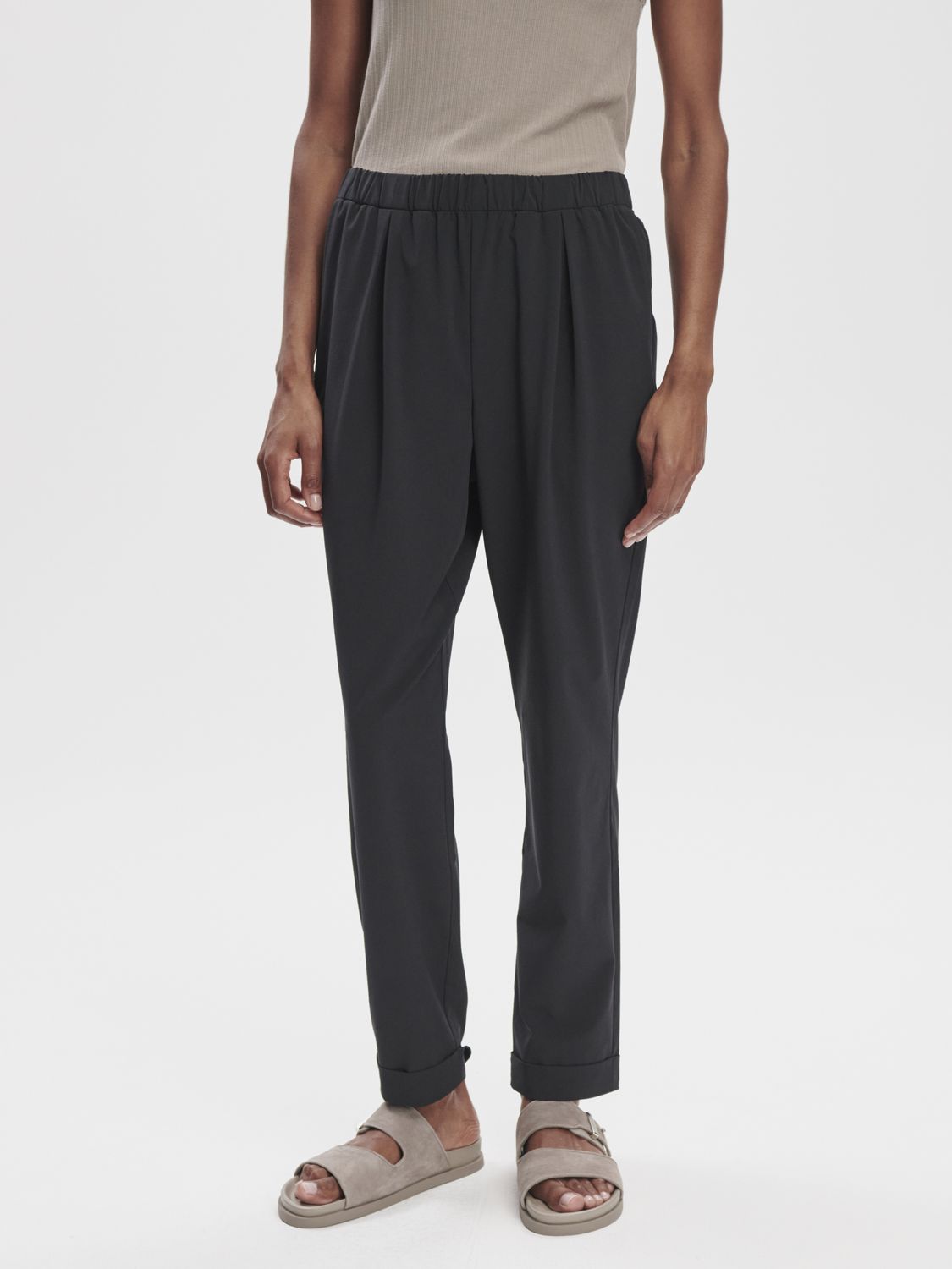 Alana Slim Tapered Cuff Pant 27- Black