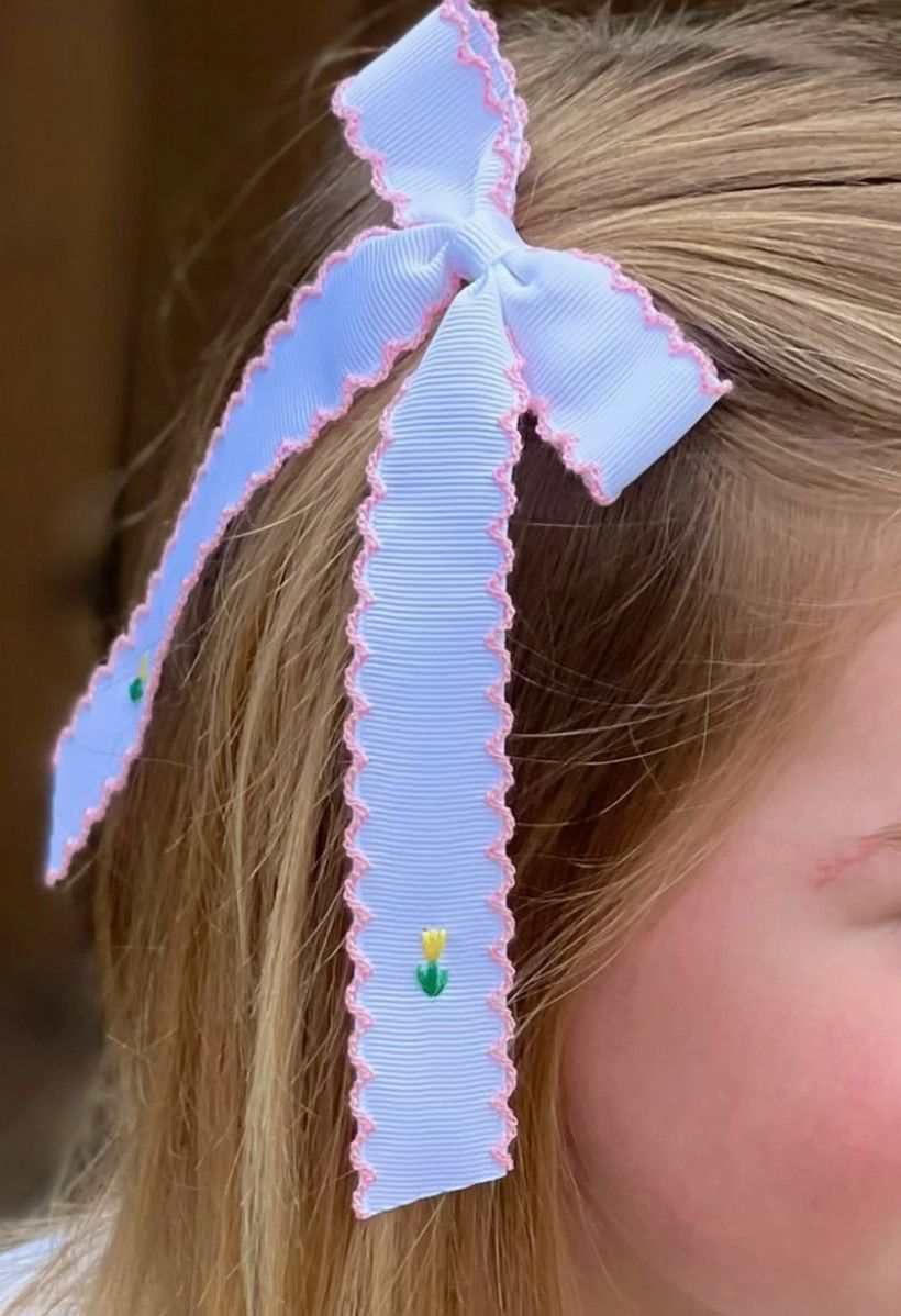 Scalloped Double Tulip Hand Embroidered Bow- Pink Scallop/Small
