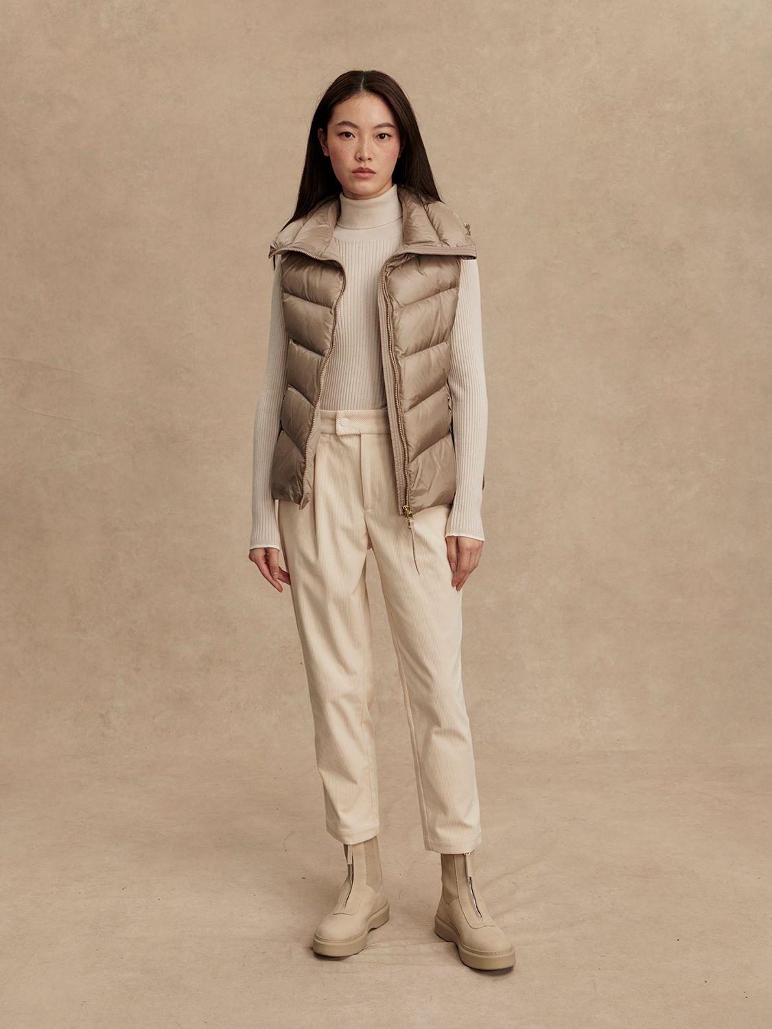 Bextor Lightweight Down Gilet- Simply Taupe
