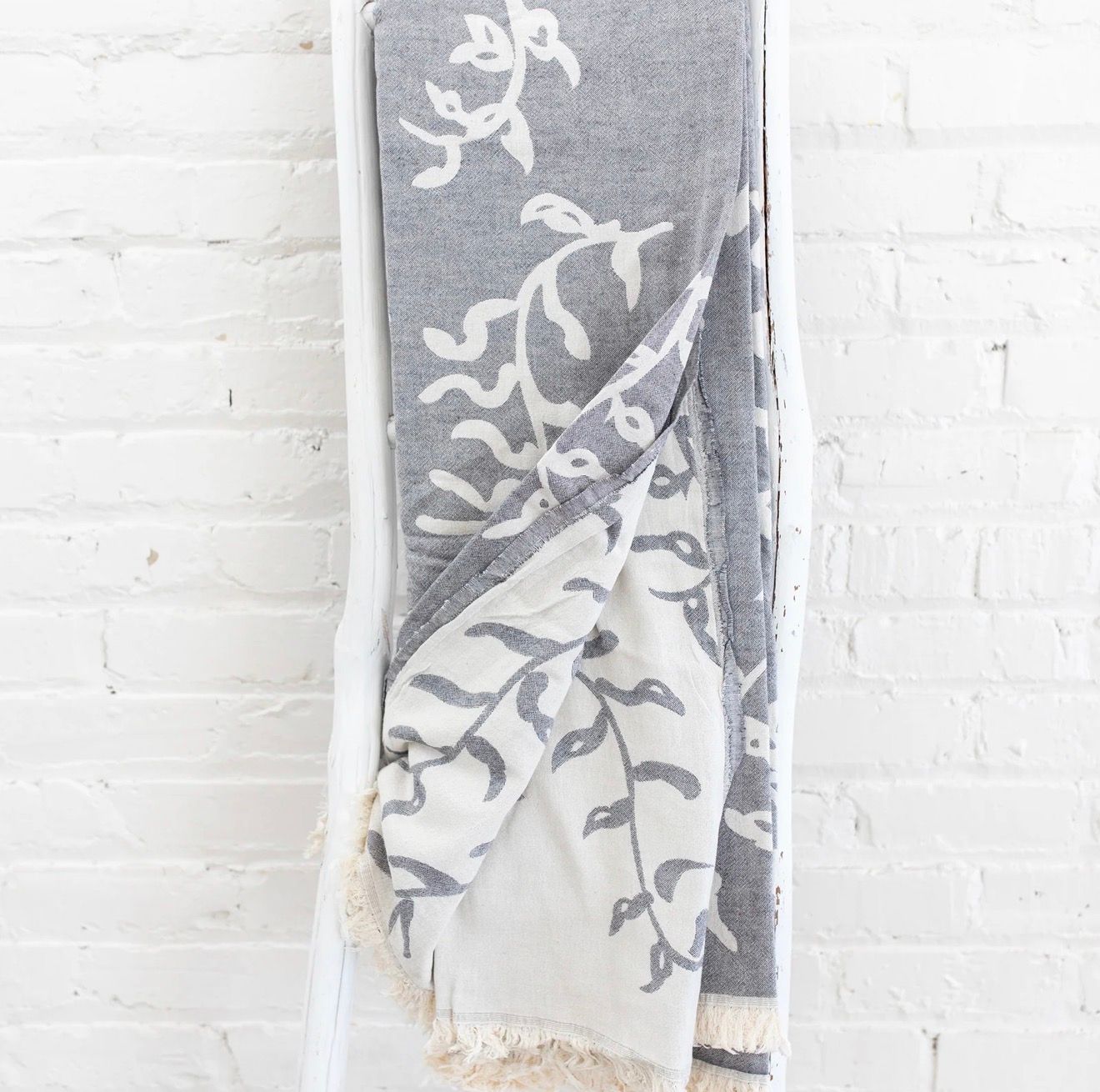 Grapevine Quilted Blanket - Gray