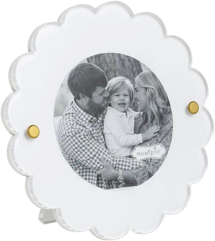 Round Scallop Acrylic Frame