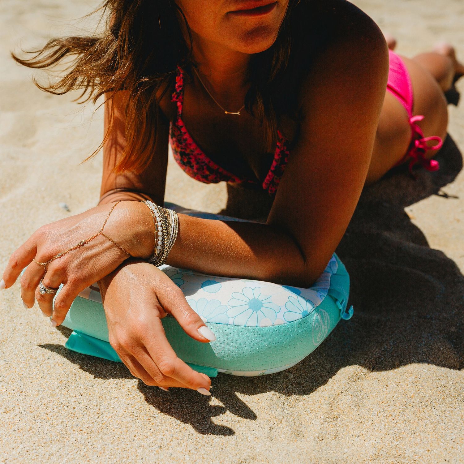 Ballast Beach Pillow–Daisy Craze Aqua + Cooling Gel Pack