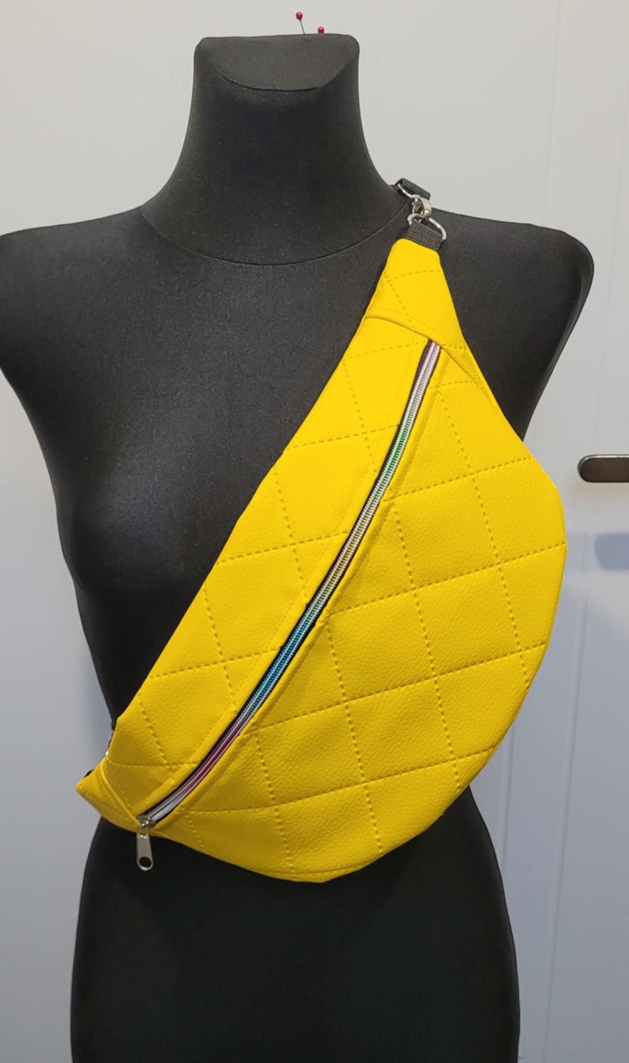 Żółta nerka z eko-skóry