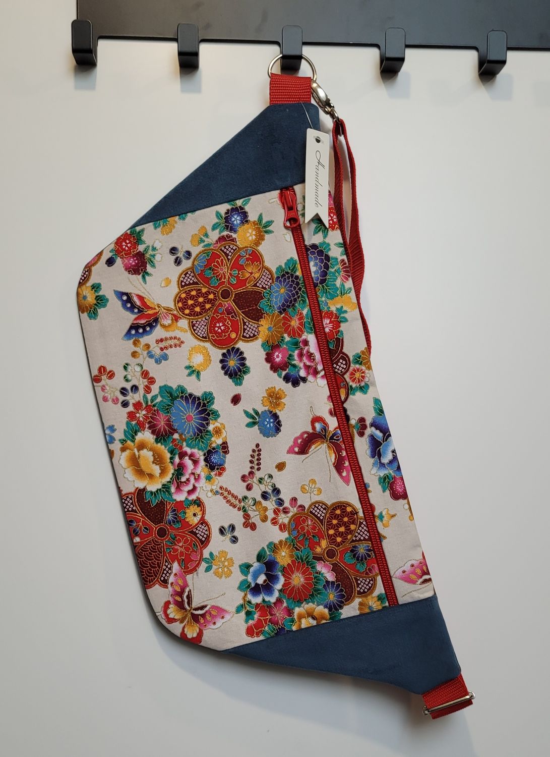 Nerka z czerwonym paskiem