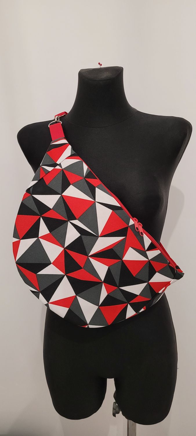 czerwona nerka w trójkąty