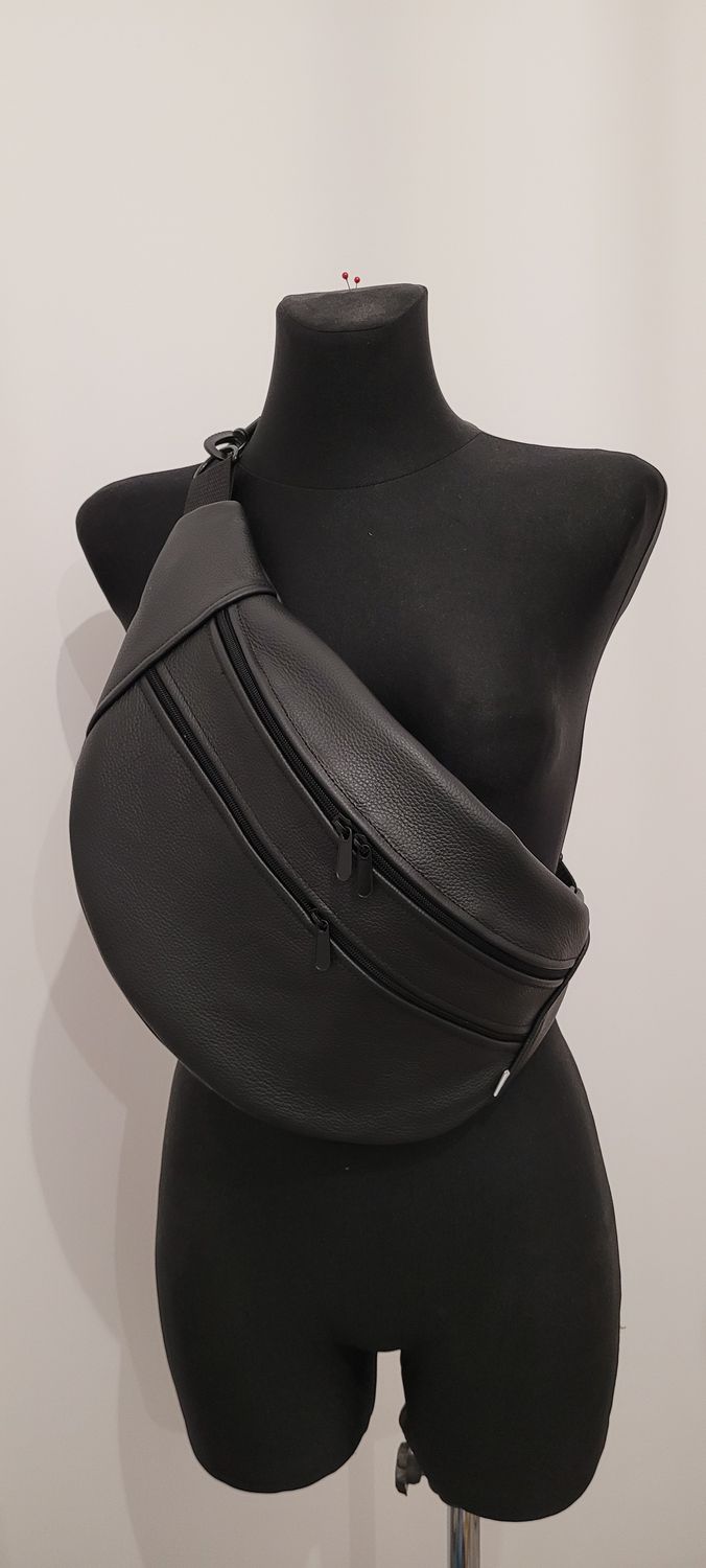 Czarna nerka ze skóry naturalnej