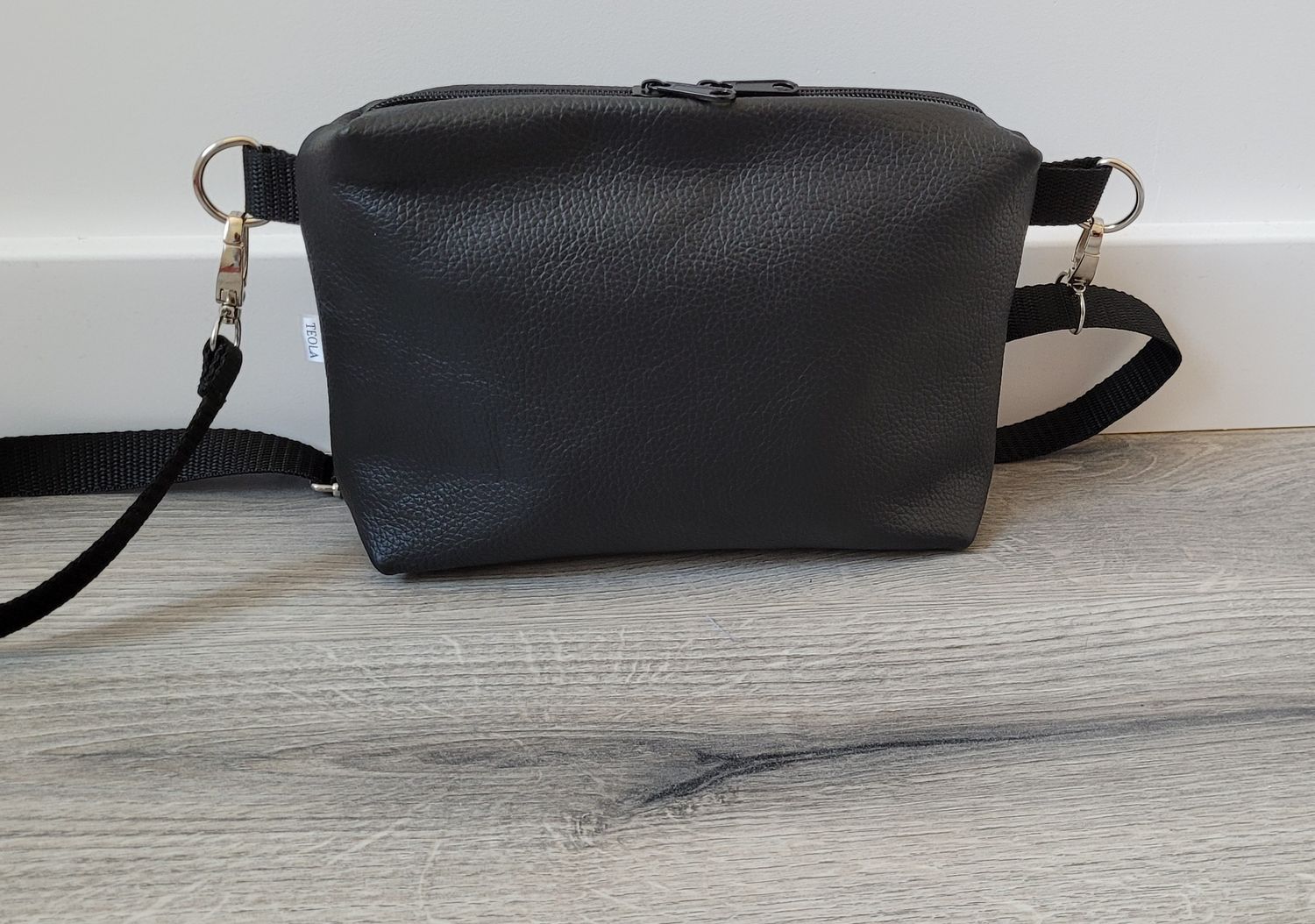 Czarna nerka ze skóry naturalnej