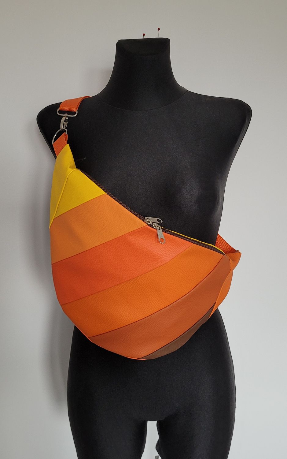 Nerka w pomarańczowe paski