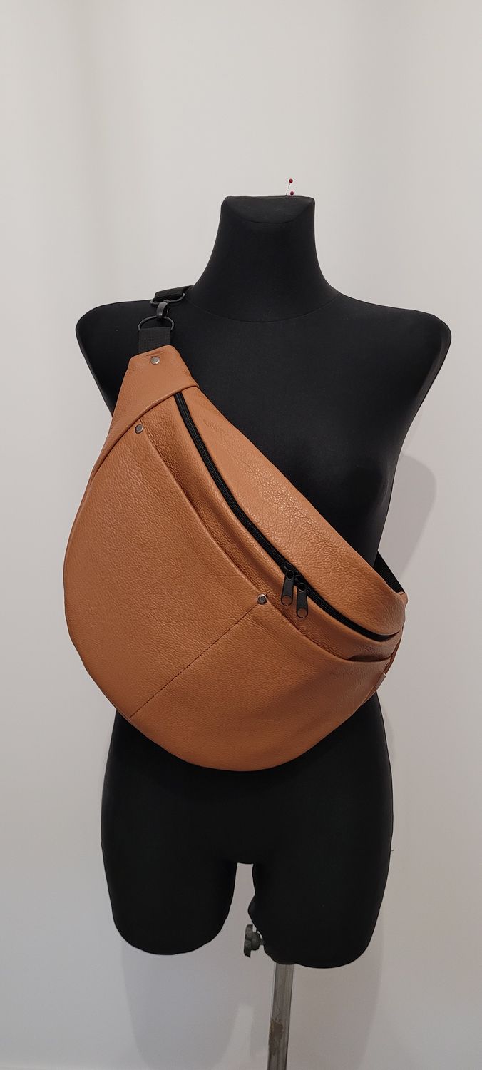 Brazowa nerka ze skóry naturalnej