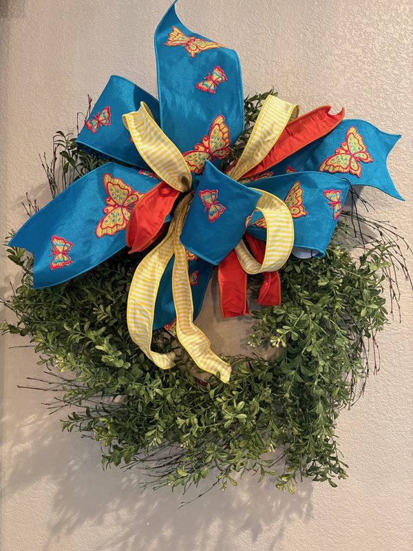 24&quot; Boxwood Wreath with Custom Bow