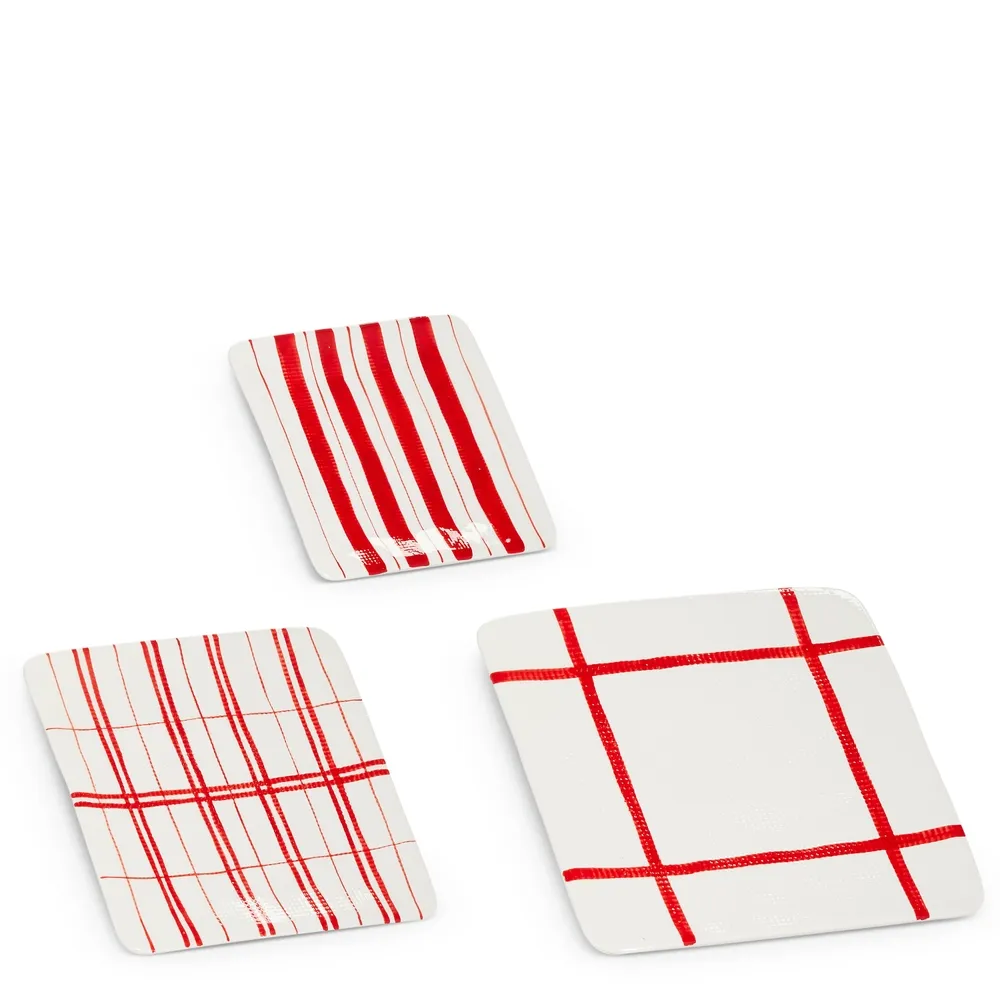 8" Red Plaid Plate