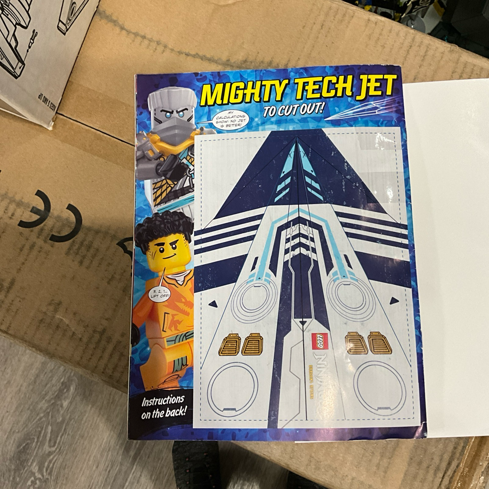 NEW LEGO NINJAGO MAGAZINE ISSUE 117 WITH EXCULSIVE COLE MINIFIGURE NEW SEALED